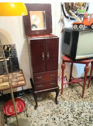 Mueble joyero de madera
