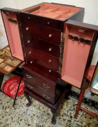 Mueble joyero de madera