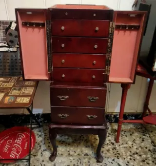 Mueble joyero de madera
