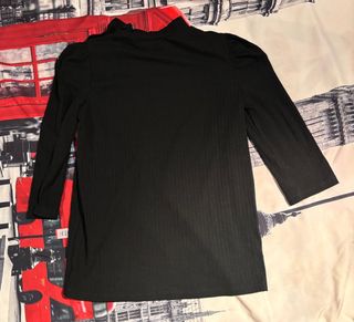 Jersey negro cuello alto manga 3/4