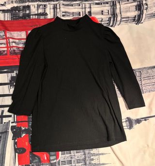 Jersey negro cuello alto manga 3/4