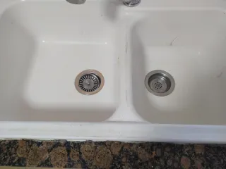 Fregadero de resina blanco