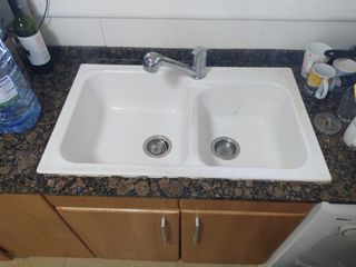 Fregadero de resina blanco