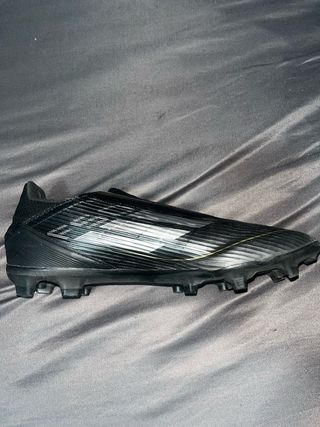 Botas de fútbol Adidas F50 Negras y Doradas