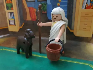 Playmobil Pastora con Oveja y Cubo