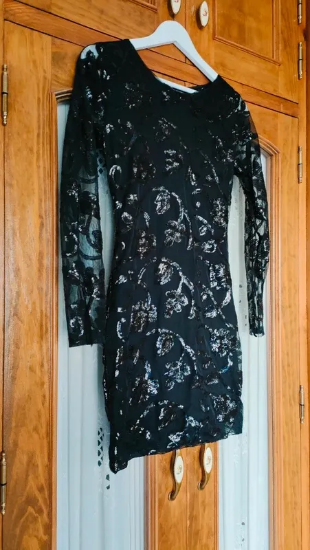 Vestido negro de lentejuelas
