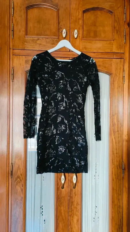 Vestido negro de lentejuelas