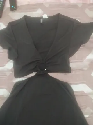 Vestido corto negro con aro