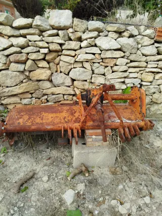 Rotovator agrícola mide 1m 40cm de ancho