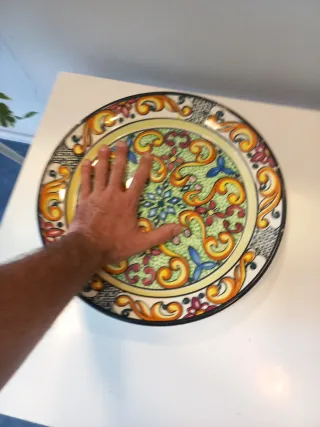 Plato decorativo pintado a mano