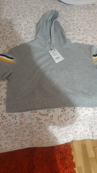 Sudadera con capucha Bershka corta gris T M