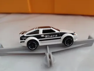 Hot Wheels Toyota corolla AE86 Blanco/Negro