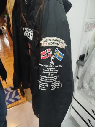 Abrigo Geographical Norway Negro
