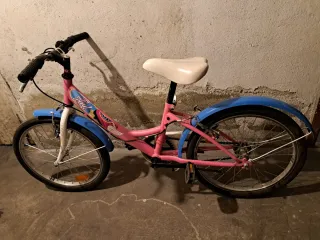 Bicicleta infantil rosa y azul