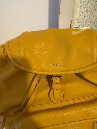 Mochila Piel Furla mostaza 