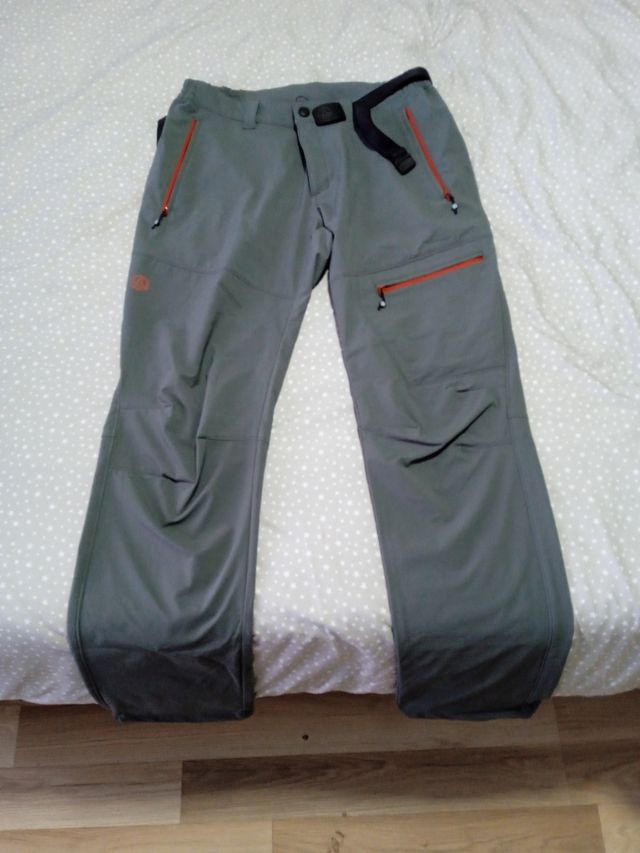 Pantalón de montaña verde oliva