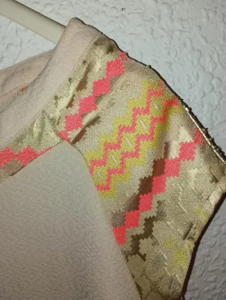 Camiseta beige y dorada mujer
