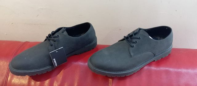Zapatos Pull and Bear Talla 45 Negros