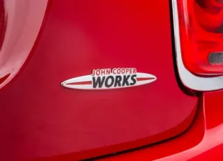Logo Emblema JCW para Maletero de Mini Cooper One