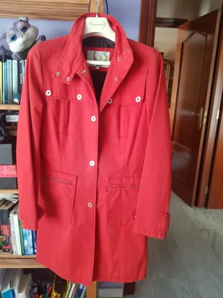 Gabardina Caramelo Roja
