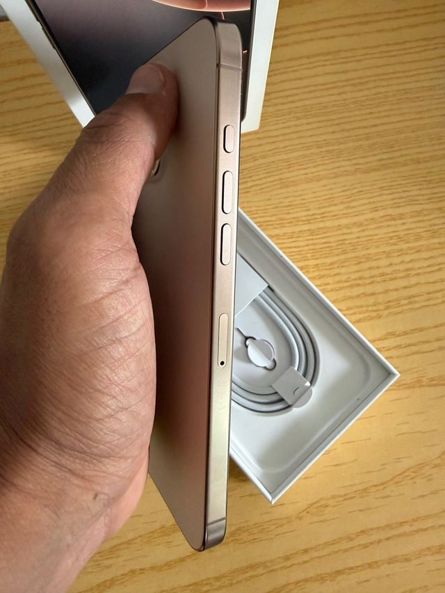 iPhone 16 Pro Max 512GB Dorado Como Nuevo