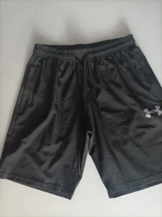 Pantalón corto deportivo Under Armour negro