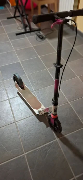 Patinete infantil plateado y rosa