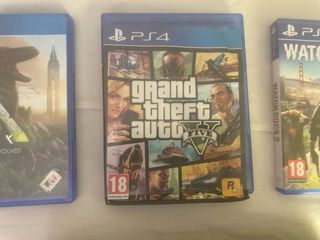 PS4 (PlayStation 4) Negra 
Mando original+8 juegos