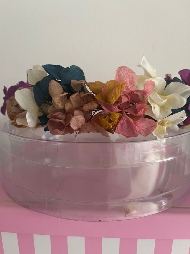 Tiara de flores preservadas para evento
