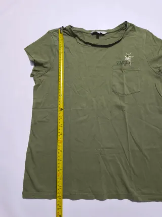 Camiseta verde con jirafa