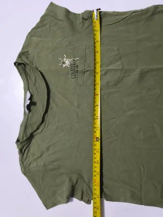 Camiseta verde con jirafa