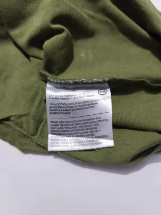 Camiseta verde con jirafa