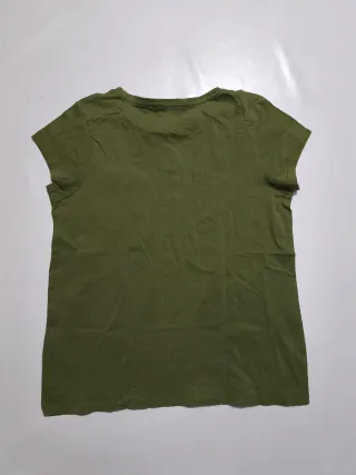 Camiseta verde con jirafa