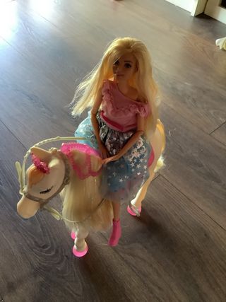 Caballo y Muñeca Barbie Oficial