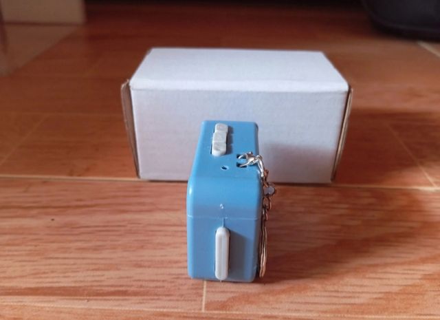 Llavero Mini Radio Cassette Retro con grabadora.