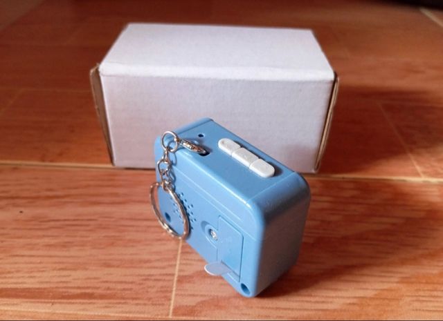 Llavero Mini Radio Cassette Retro con grabadora.