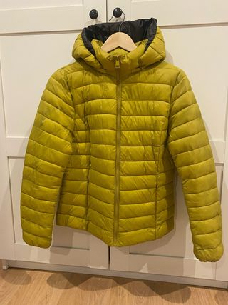 Anorak mujer color mostaza