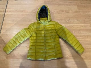 Anorak mujer color mostaza