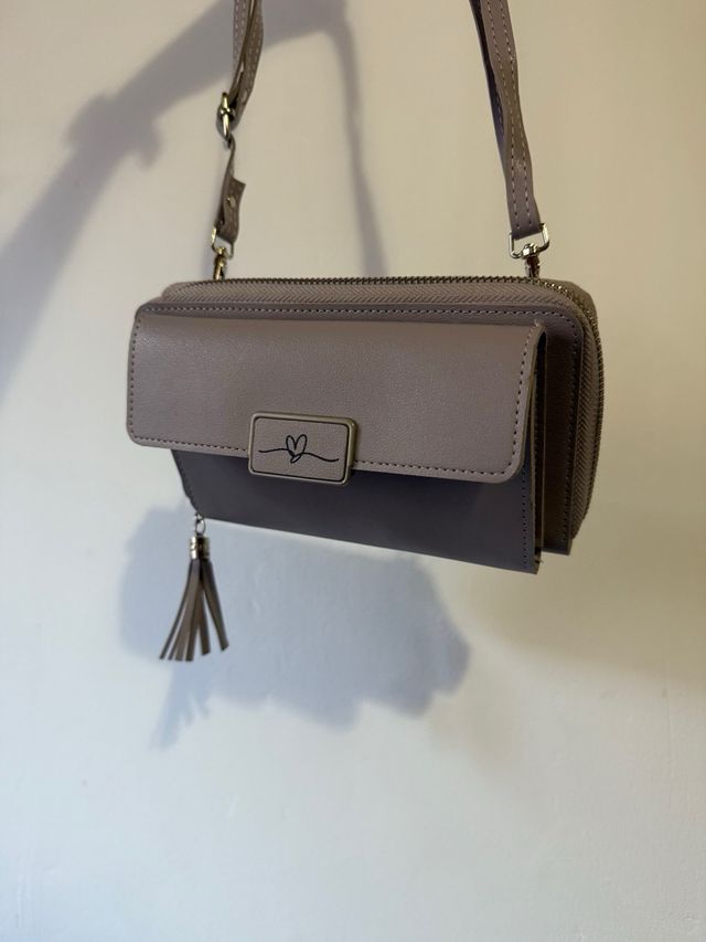 Bolso cartera lila pastel con corazón