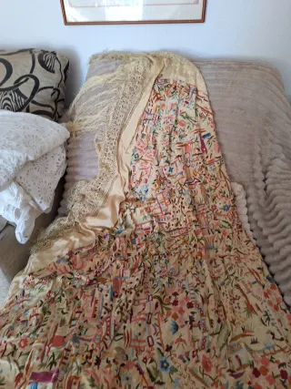 Mantón Manila Bordado a Mano Beige Multicolor