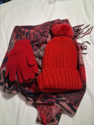 Set Sciarpa, Guanti e Cappello bordeaux