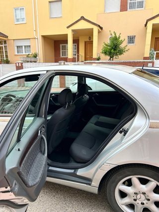 Mercedes-Benz Clase C 2004