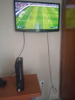 Xbox 360 con 2 mandos y fuente