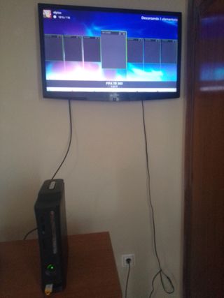 Xbox 360 con 2 mandos y fuente