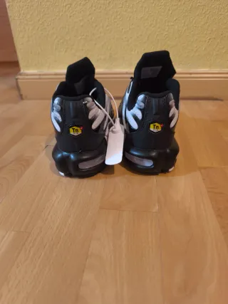 Zapatillas Nike Air Max Plus TN Negras y Plateadas