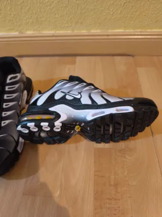 Zapatillas Nike Air Max Plus TN Negras y Plateadas