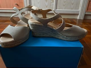 Sandalias cuña beige talla 38
