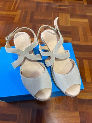 Sandalias cuña beige talla 38