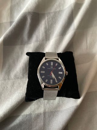 Reloj Mark Maddox Azul y Plateado sin usar