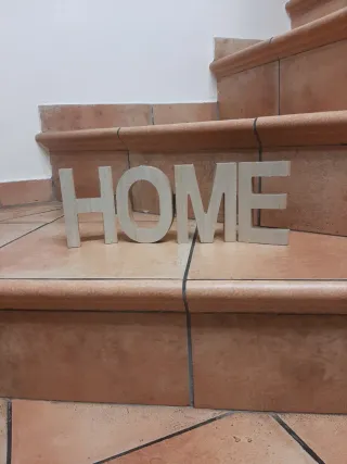 Scritta HOME in legno
